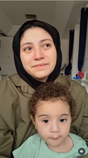 إسراء الجراحي وابنتها ليلى الجراحي