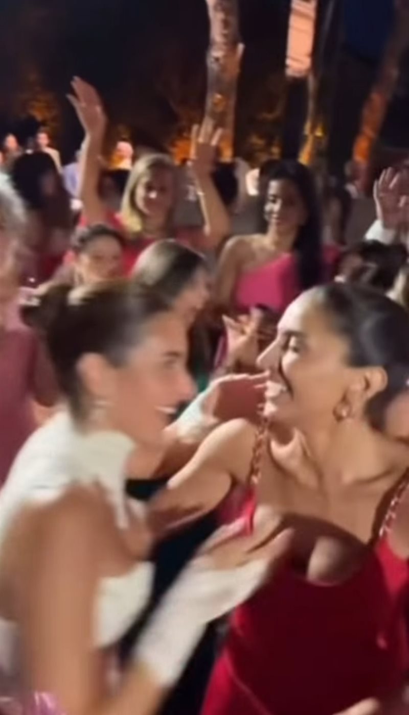رقص أمينة خليل ودينا الشربيني