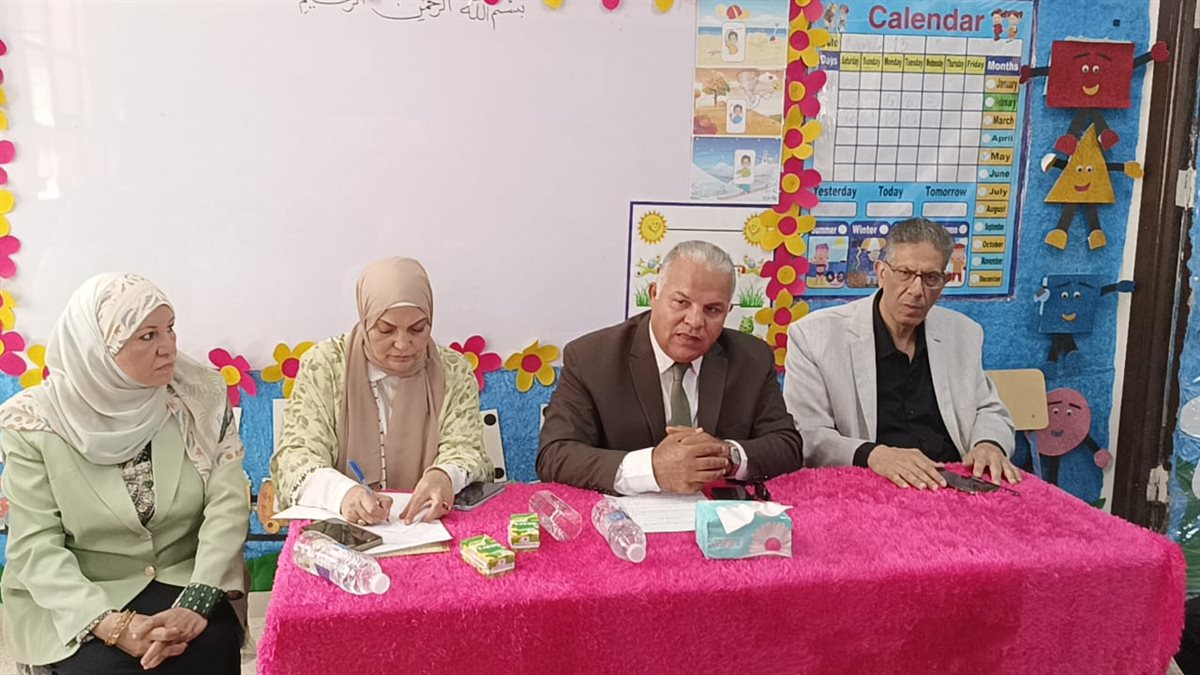 تفعيل النشاط الصيفي وبرنامج العباقرة ومبادرة قرأت لك بالمدارس الرسمية للغات بالفيوم