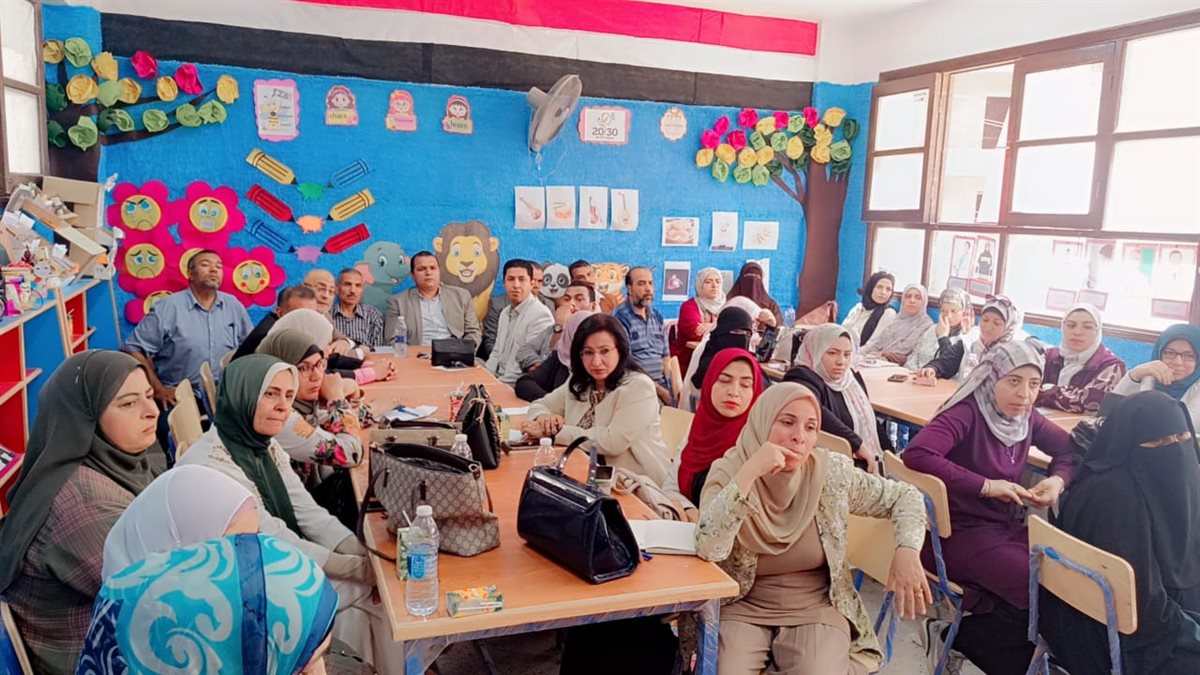 تفعيل النشاط الصيفي وبرنامج العباقرة ومبادرة قرأت لك بالمدارس الرسمية للغات بالفيوم