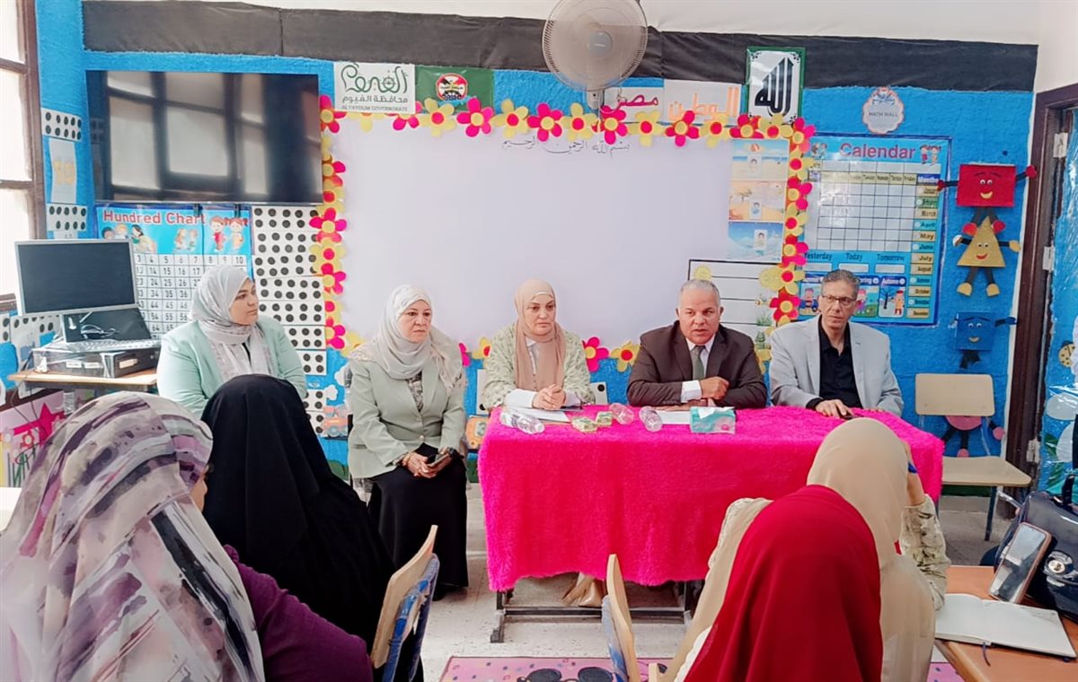 تفعيل النشاط الصيفي وبرنامج العباقرة ومبادرة قرأت لك بالمدارس الرسمية للغات بالفيوم