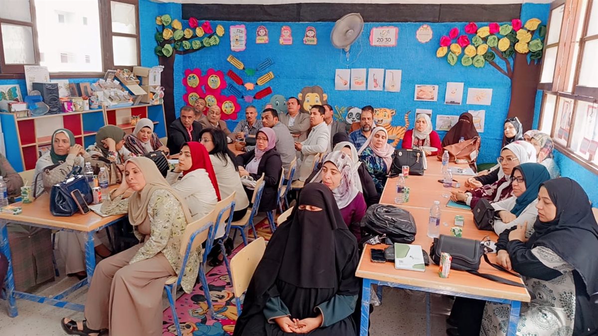 تفعيل النشاط الصيفي وبرنامج العباقرة ومبادرة قرأت لك بالمدارس الرسمية للغات بالفيوم