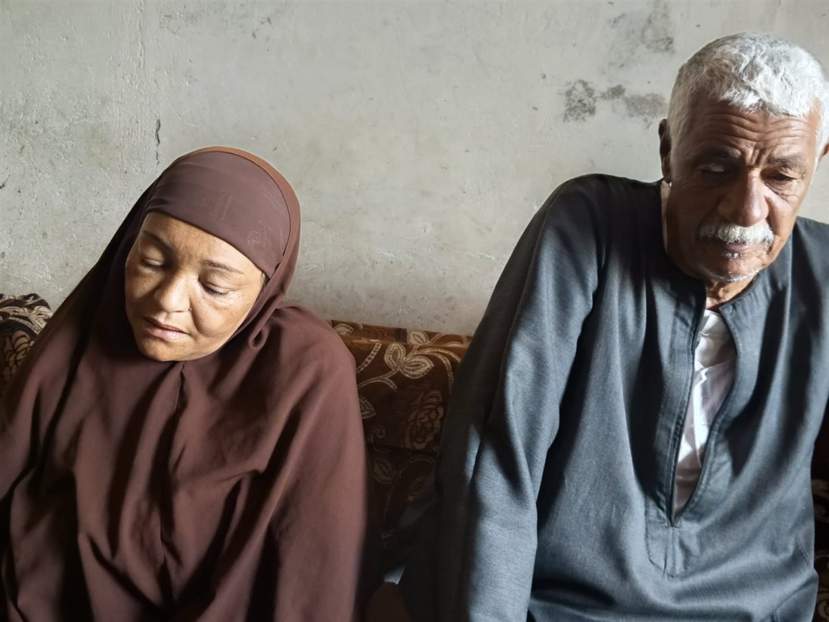 عشان رفض يغششه..والدة طالب الدبلوم الفني بالفيوم:ابني راح بسبب زميله عايزة حقه