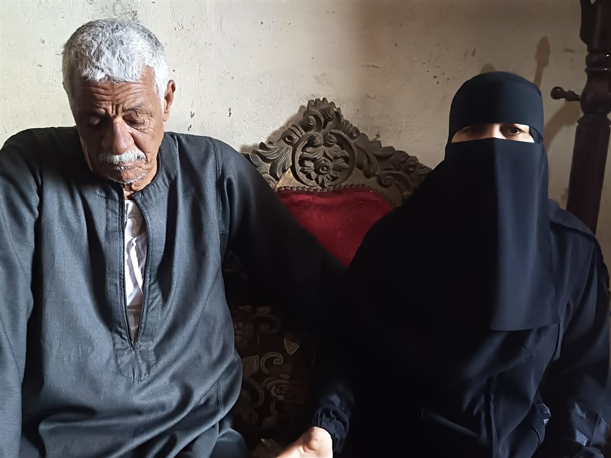 عشان رفض يغششه..والدة طالب الدبلوم الفني بالفيوم:ابني راح بسبب زميله عايزة حقه
