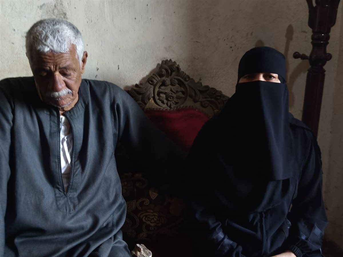 عشان رفض يغششه..والدة طالب الدبلوم الفني بالفيوم:ابني راح بسبب زميله عايزة حقه