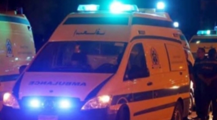مصرع شابين واصابة 2 اخرين جراء وقوع حادث تصادم بين سياره مكروباص واخري نقل