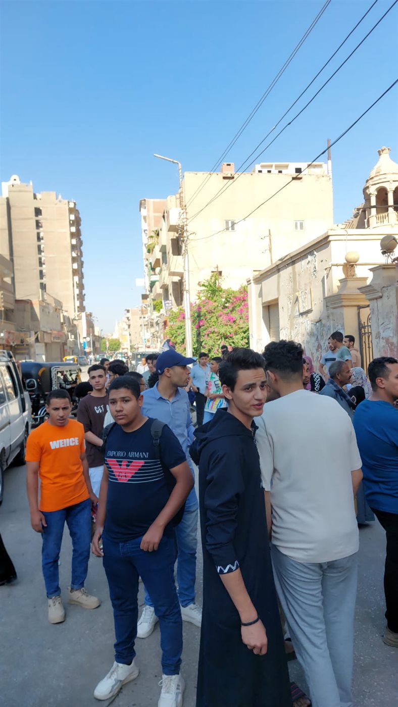 توافد طلاب الثانوية العامة على لجان الامتحانات بسوهاج