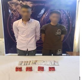 المتهمان عقب القبض عليهما