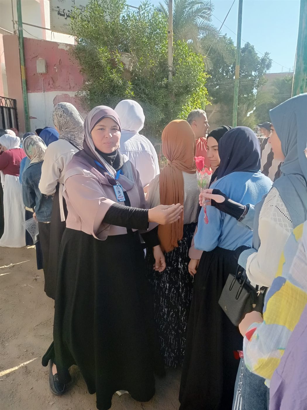 ماراثون الثانوية العامة بالفيوم.. شيكولاته ومياه معدنية لطلاب الثانوية العامة بالفيوم أمام اللجان