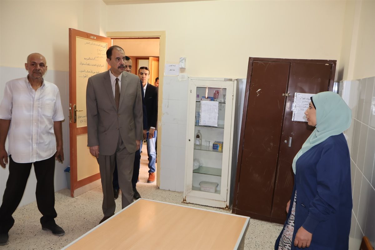 محافظ سوهاج يتفقد غرفة عمليات امتحانات الثانوية العامة