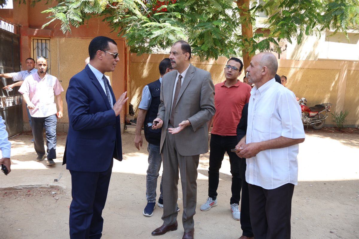 محافظ سوهاج يتفقد غرفة عمليات امتحانات الثانوية العامة
