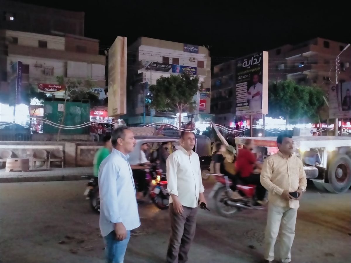 حملة ميدانية لرئيس مركز ابشواى لتطبيق ترشيد الكهرباء والالتزام بمواعيد غلق المحال التجارية