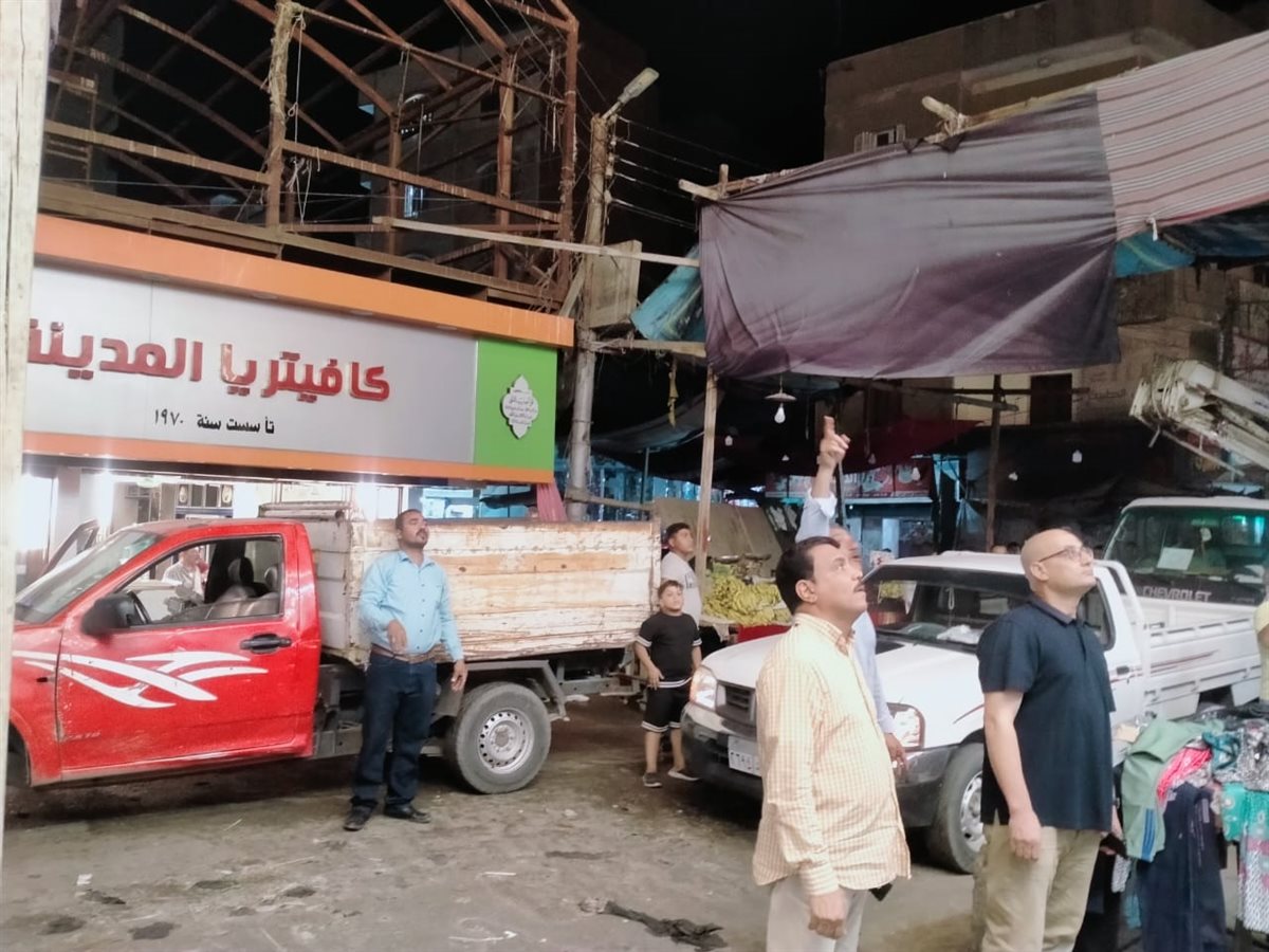 حملة ميدانية لرئيس مركز ابشواى لتطبيق ترشيد الكهرباء والالتزام بمواعيد غلق المحال التجارية