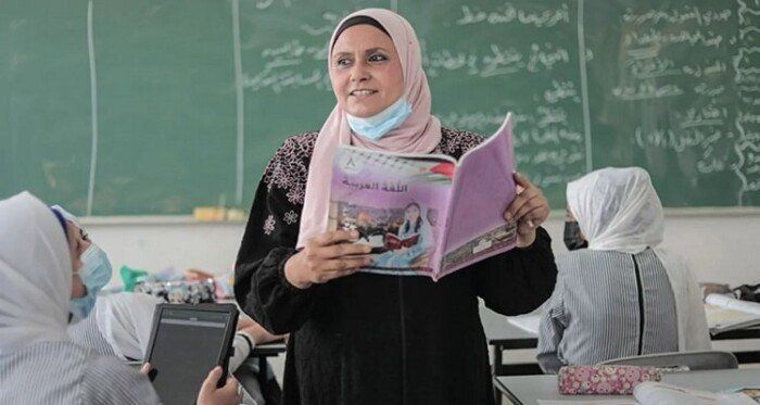 <strong>مد خدمة المعلمين المحالين للمعاش</strong>