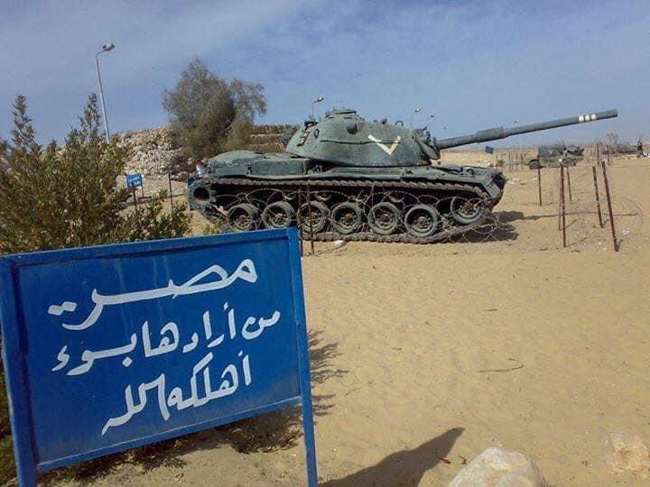 إصابة شخصين في انقلاب سيارة نقل محملة بزجاج بالفيوم