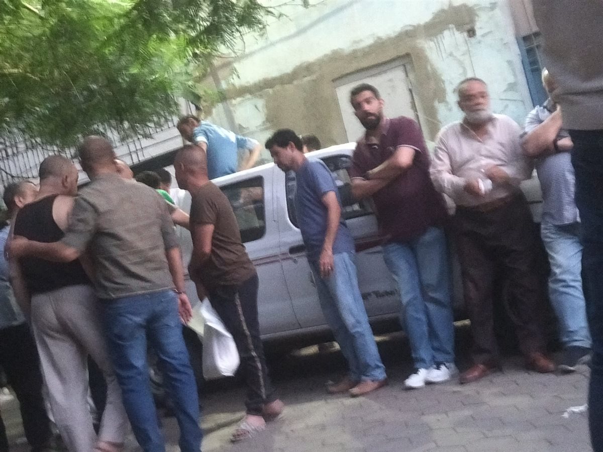 أسر الضحايا أمام المشرحة 
