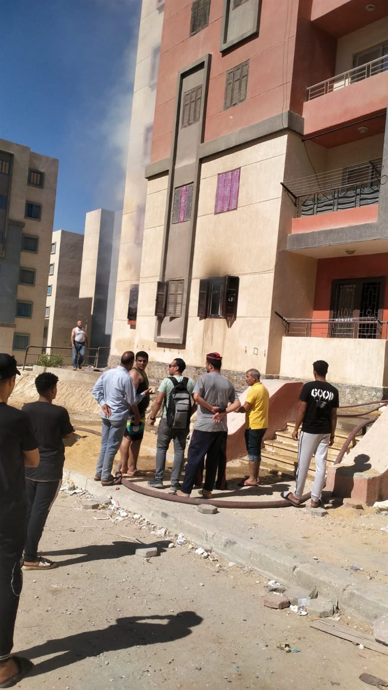 حريق هائل يلتهم عقارًا سكنيًا بمنطقة الـ290 فدان في 15 مايو