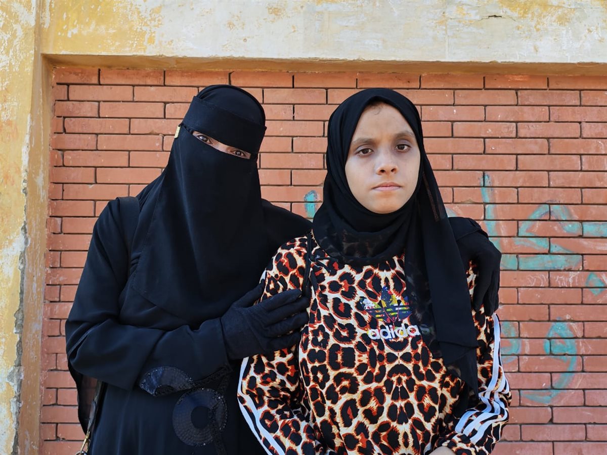 ام المكفوفين وابنتها روان