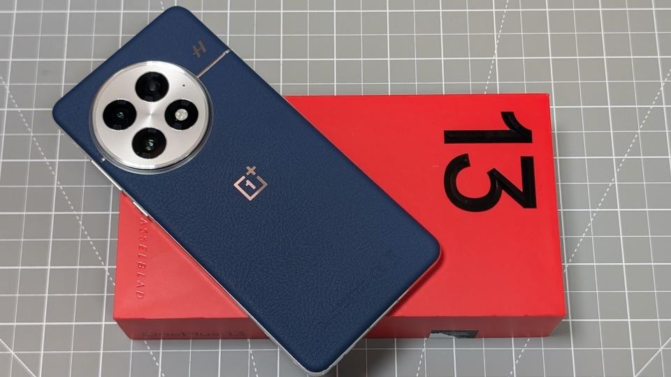 <strong>هاتف OnePlus 13</strong>