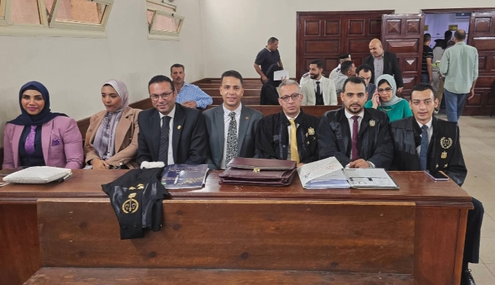 وصول هيئة الدفاع عن تلميذ مدرسه الكرمة بمحكمة ايتاي البارود