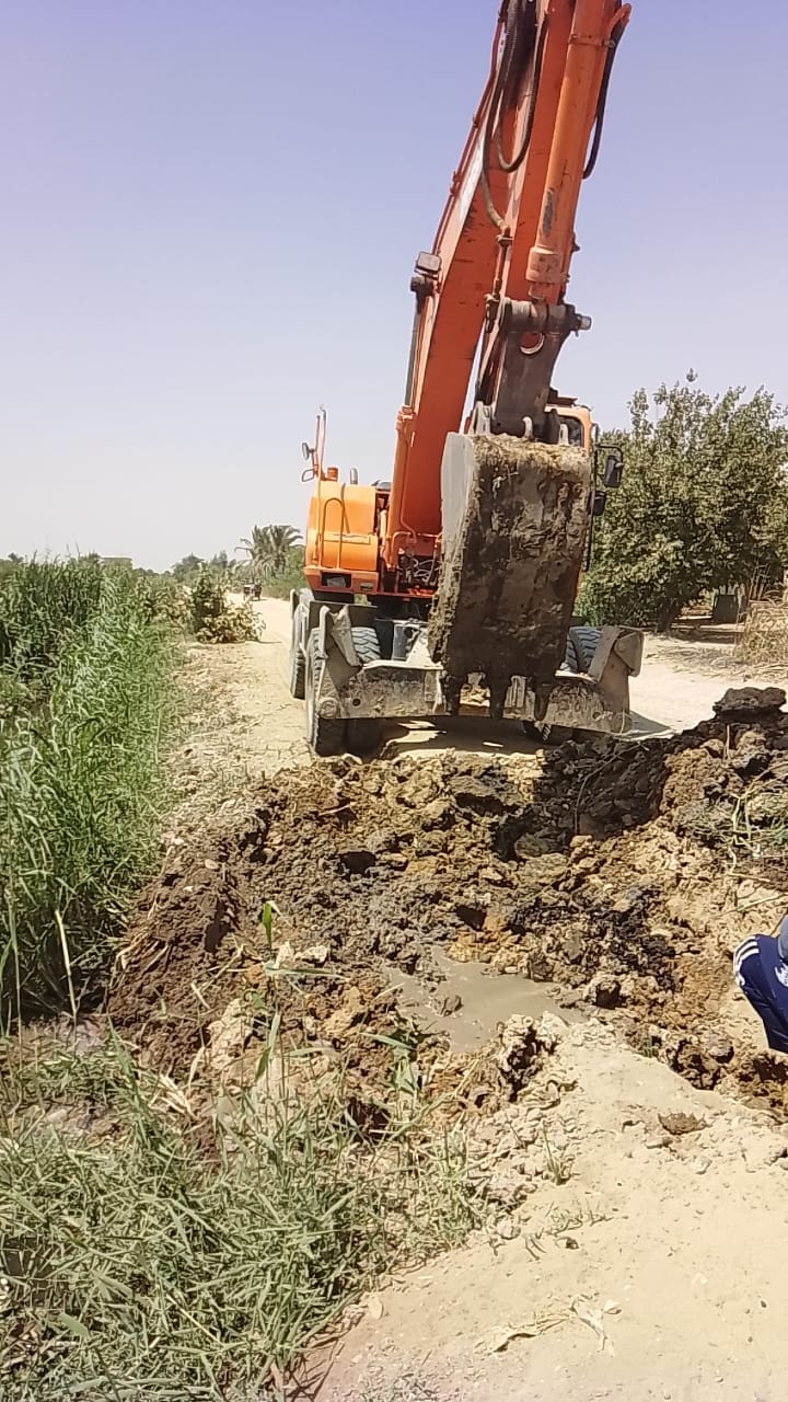 جهود ميدانية واستجابة فورية لخدمة المواطن بقرية العزيزية
