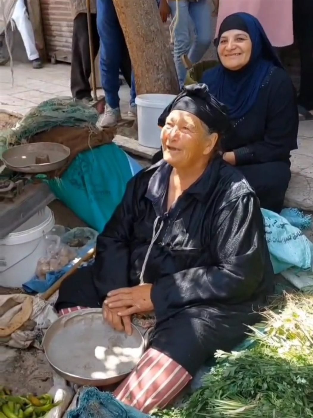 صورة السيدة مع محافظ المنيا