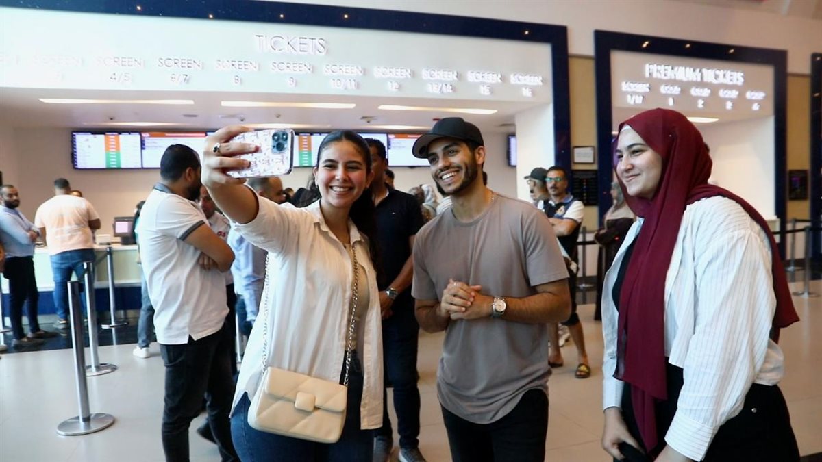 مينا مسعود يزور سينمات القاهرة