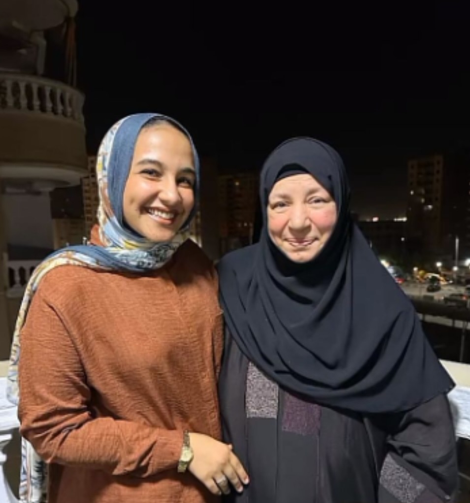 الفنانة القديرة عبلة كامل