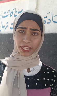 طالبة تلقى شعر امام لجان الثانوية العامة