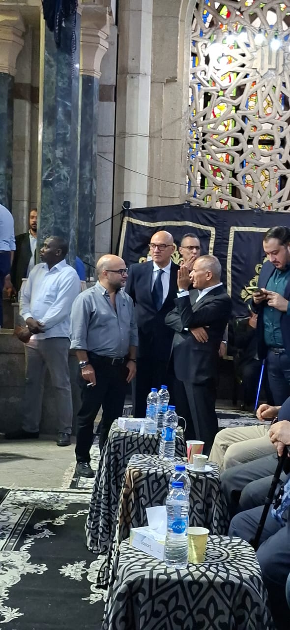 الكاتب الصحفي أحمد صبري في عزاء والد تامر عبدالمنعم