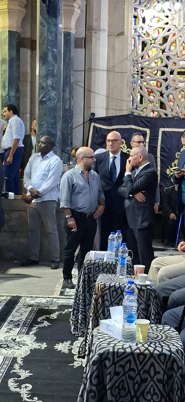الكاتب الصحفي أحمد صبري في عزاء والد تامر عبدالمنعم