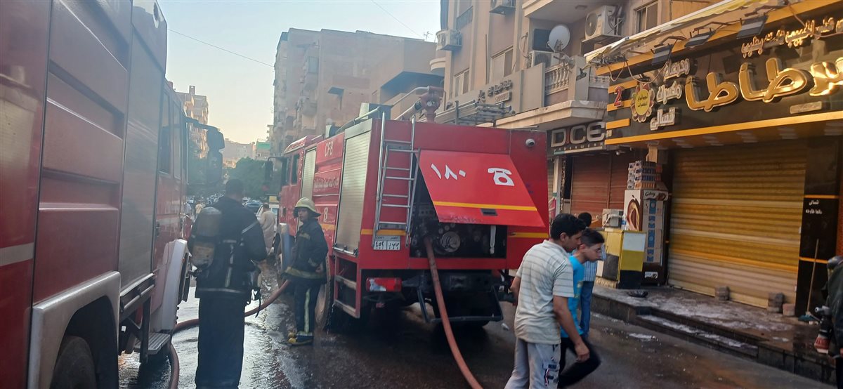 حريق هائل يلتهم محل soy أمام محطة مترو حدائق حلوان