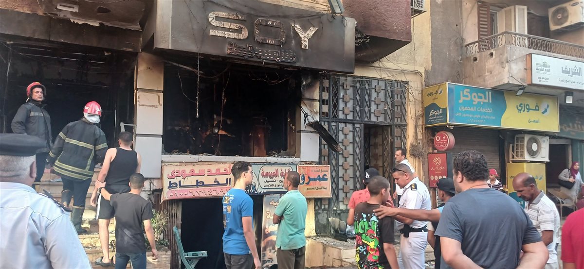 حريق هائل يلتهم محل soy أمام محطة مترو حدائق حلوان