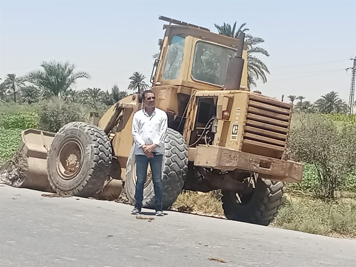 رئيس مدينة يوسف الصديق يتحفظ على سيارة نقل ومصادرة حمولة الطوب البلوك