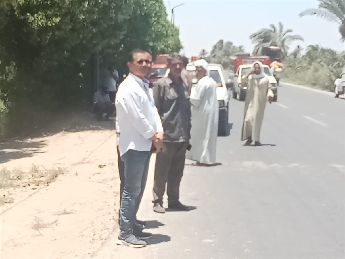 رئيس مدينة يوسف الصديق يتحفظ على سيارة نقل ومصادرة حمولة الطوب البلوك
