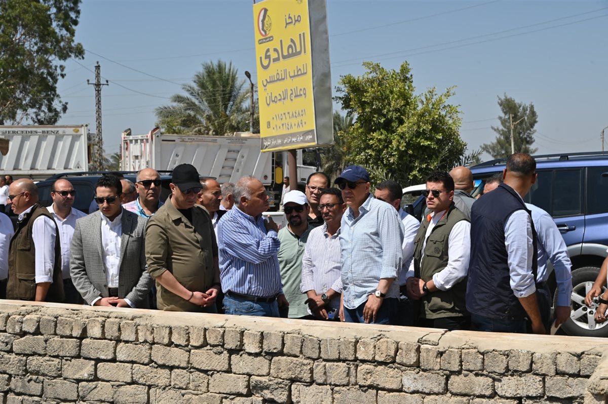 وزير الرى بالفيوم الالتزام الكامل ببرنامج تطهيرات الترع والمصارف وأعمال صيانة البوابات ومحطات الرفع