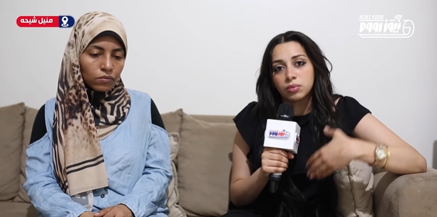 الأم أثناء حديثها مع مراسلة