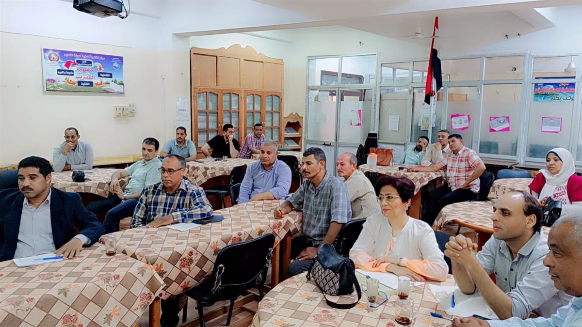 مناقشة تعليمات الهيئة القومية للتأمينات الاجتماعية بشأن تحديث البيانات التأمينية للعاملين بقطاع تعليم الفيوم