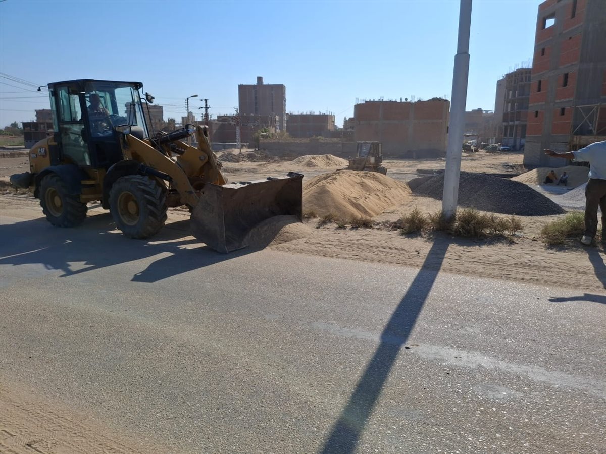 رئيس مدينة طامية يتابع حملة نظافة موسعة لرفع كفاءة الشوارع والميادين الحيوية