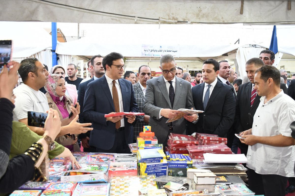 وزير الثقافة ومحافظ الفيوم يفتتحان الدورة الأولى لمعرض الفيوم للكتاب