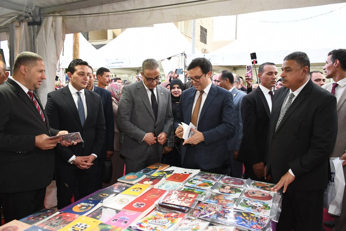 وزير الثقافة ومحافظ الفيوم يفتتحان الدورة الأولى لمعرض الفيوم للكتاب