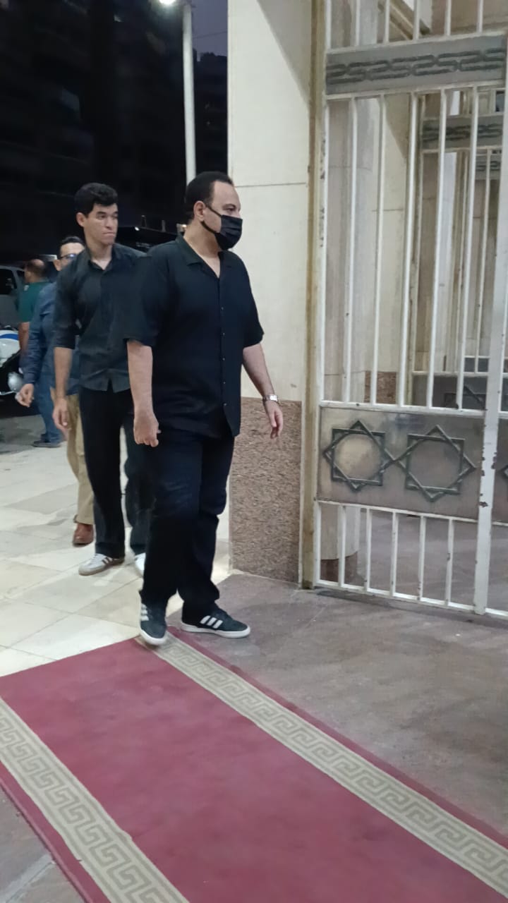 هشام إسماعيل في عزاء والدته