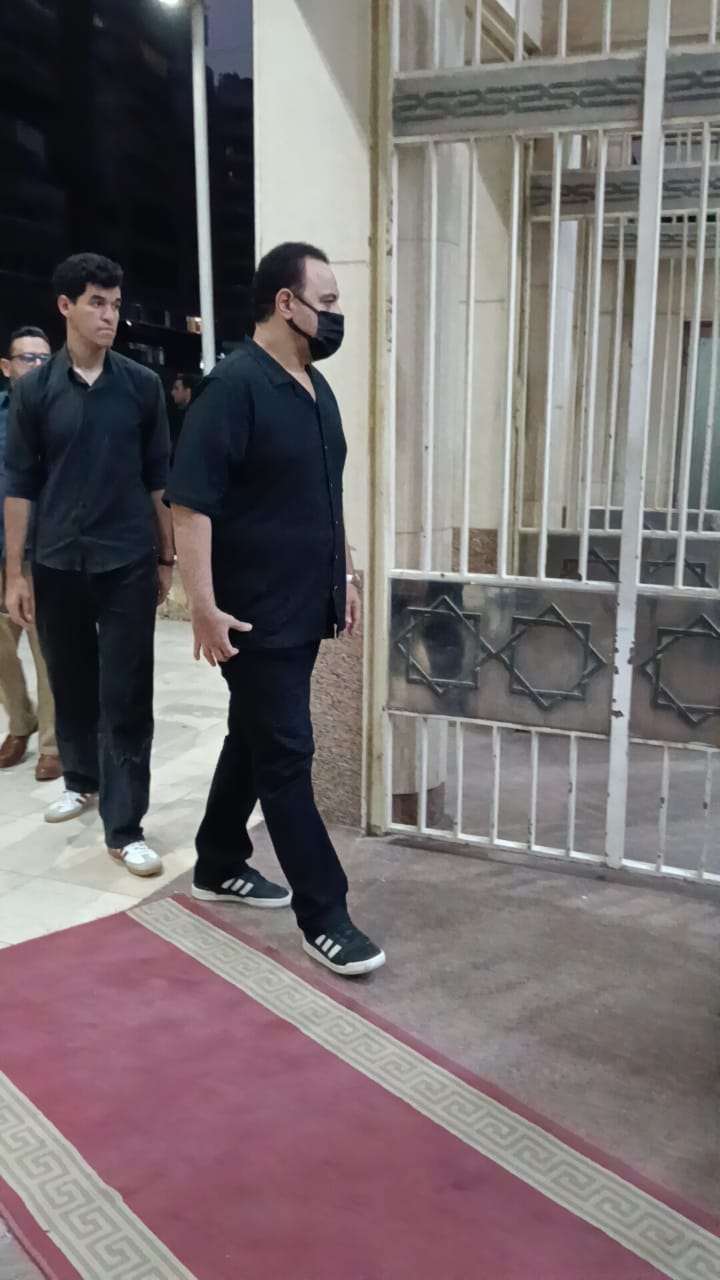 هشام إسماعيل في عزاء والدته