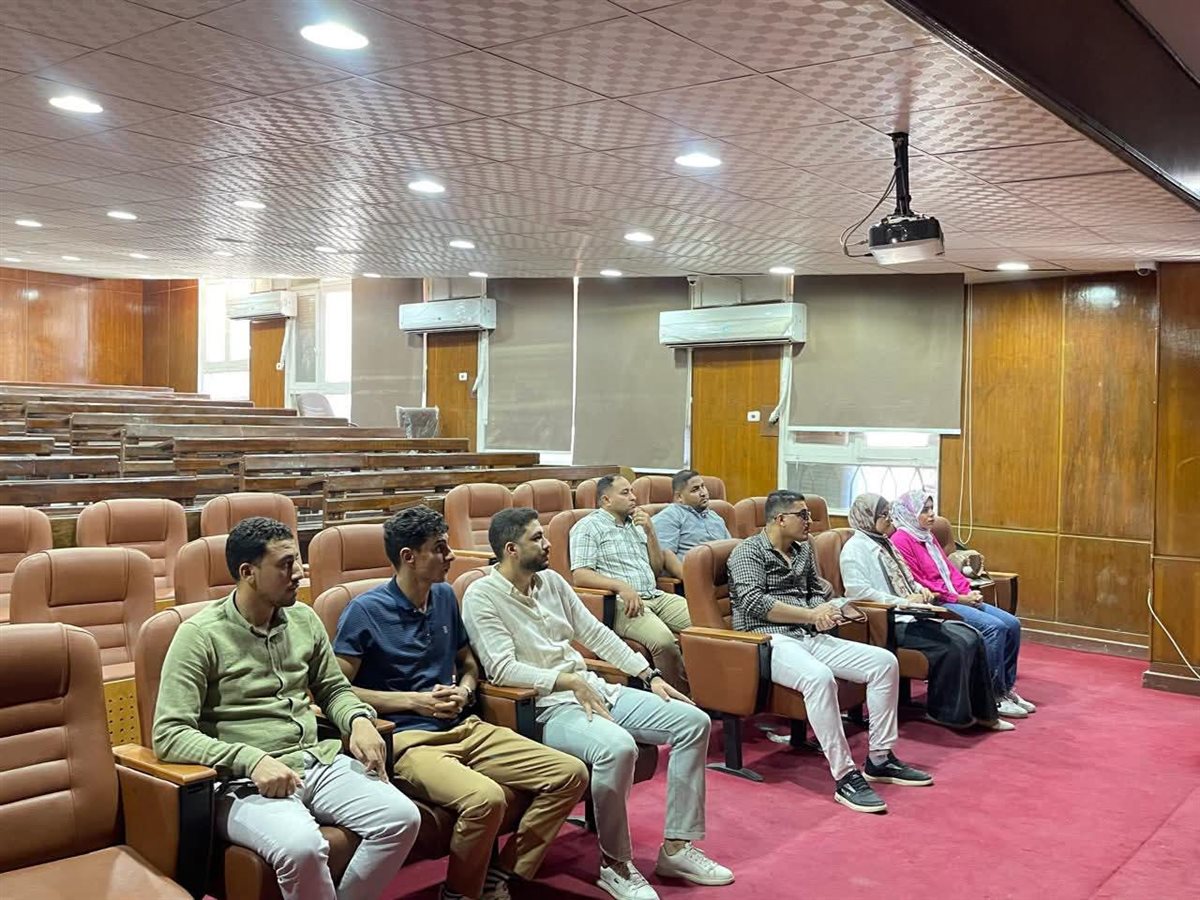 عميد كلية الخدمة الإجتماعية بالفيوم يعقد اجتماع فريق التميز المؤسسي