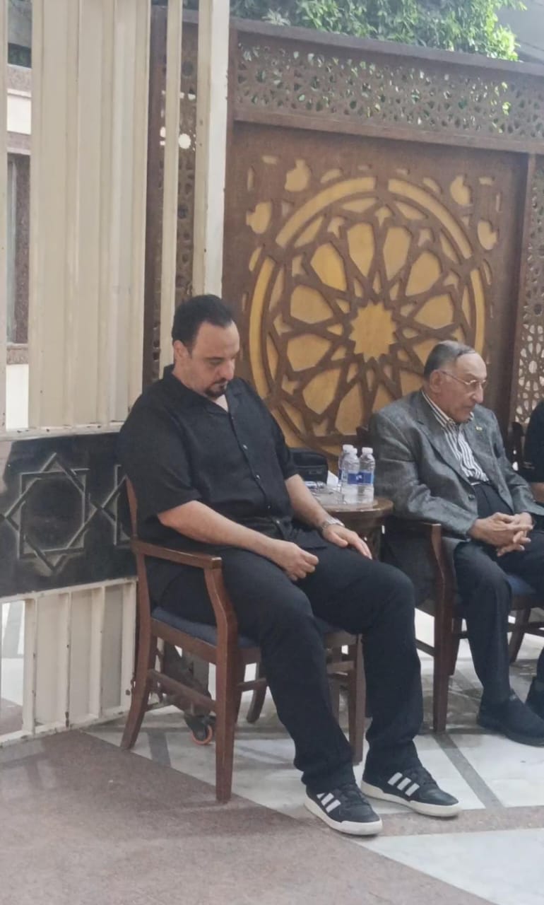 هشام إسماعيل في عزاء والدته