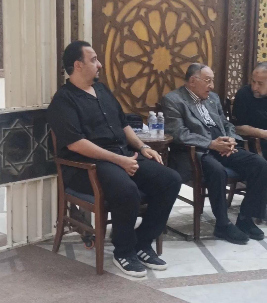 هشام إسماعيل في عزاء والدته