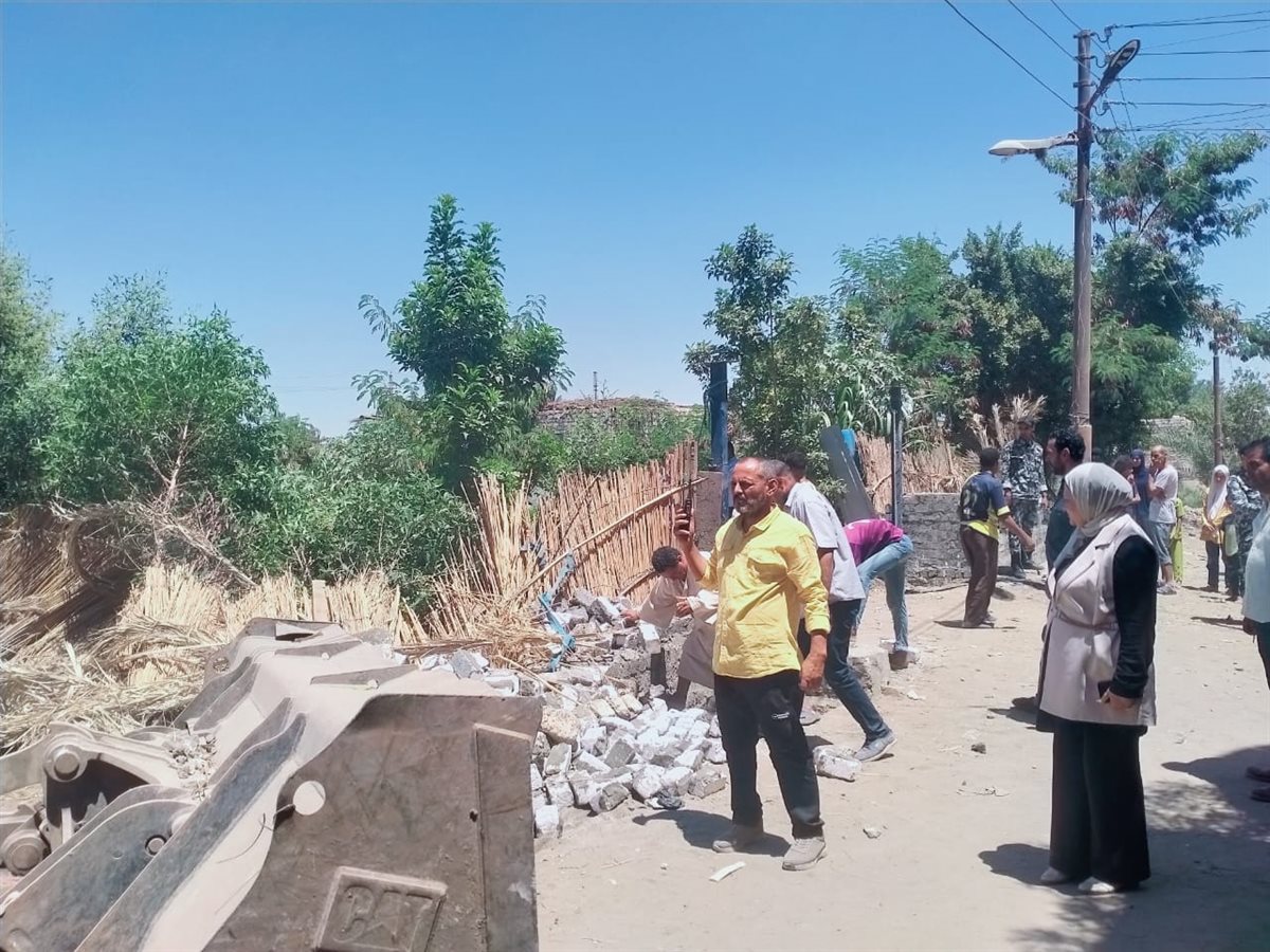 رئيس مركز ابشواى: تنفيذ ١٣ حالة إزالة فورية لتعديات البناء المخالف وفصل تيار كهربائي لمتغيرات غير قانونية