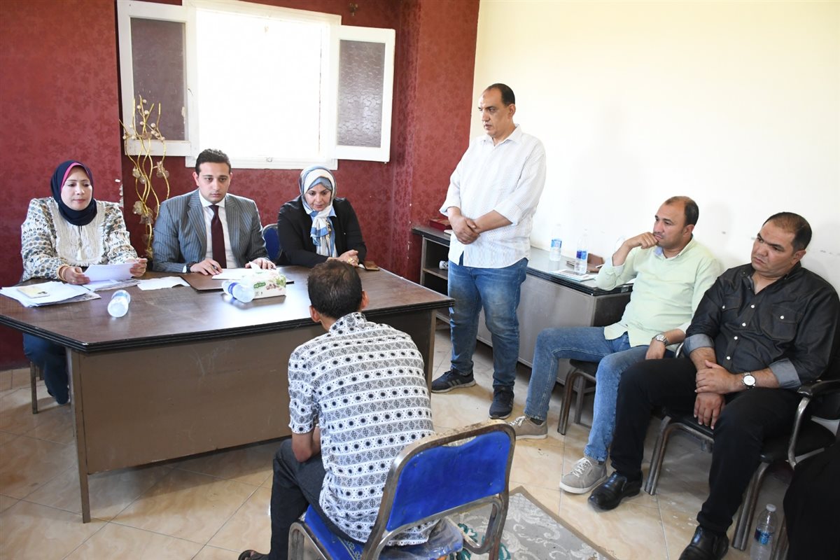نائب محافظ الفيوم يعقد لقاءً لخدمة المواطنين بقرية سنرو مركز أبشواي