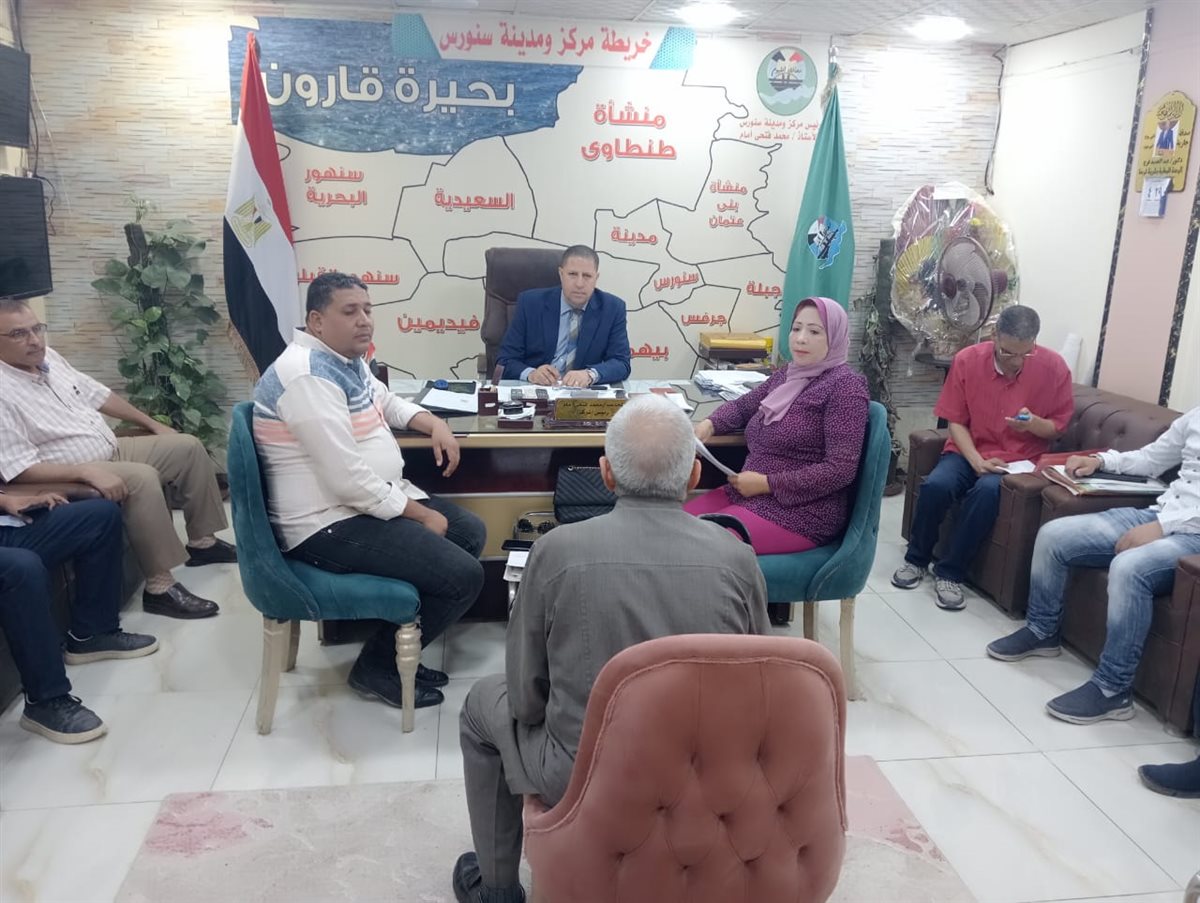 نائب محافظ الفيوم يعقد لقاءً لخدمة المواطنين بقرية سنرو مركز أبشواي