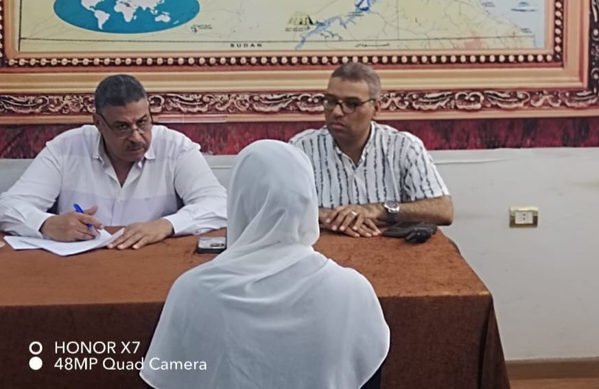 نائب محافظ الفيوم يعقد لقاءً لخدمة المواطنين بقرية سنرو مركز أبشواي